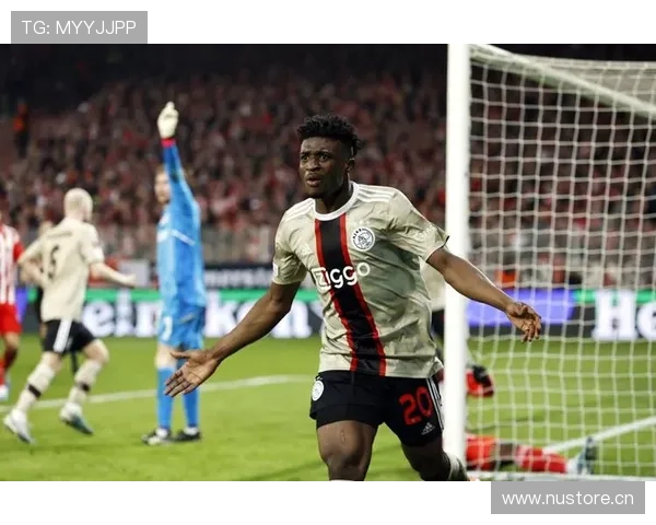 库杜斯欧冠一战成名：阿贾克斯高光解析