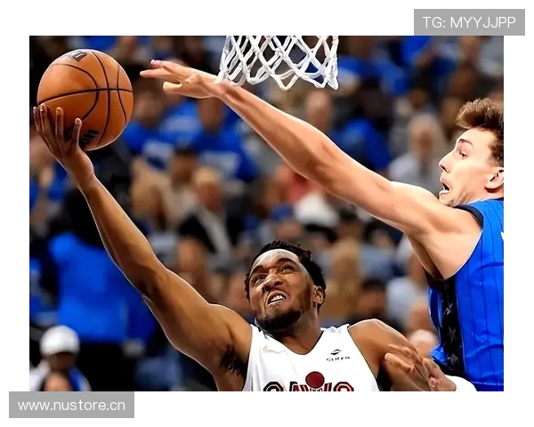 多诺万·米切尔无球跑动提升关键时刻效率拉开进攻空间